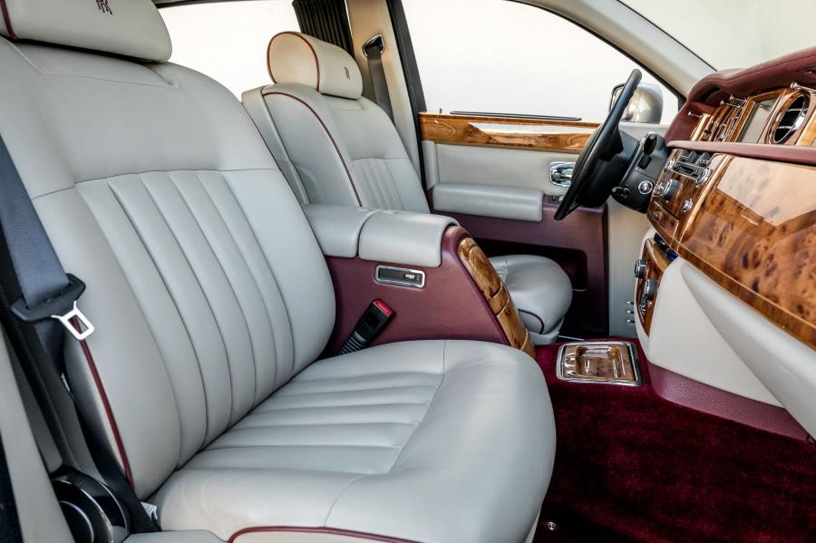 Интерьер Rolls-Royce Phantom EWB 2007 года  (NA) (фото 29 из 105)